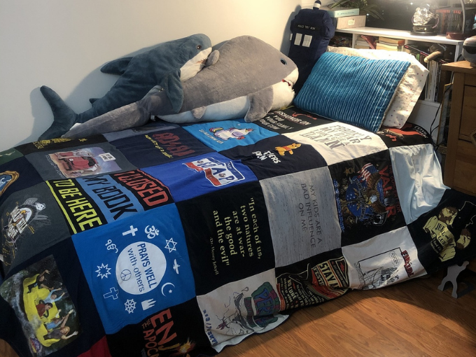 t-shirt quilt in dorm room